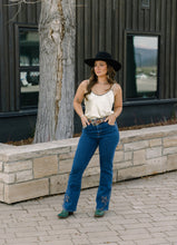 Load image into Gallery viewer, Arizona Stitch Jeans
