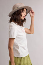 Load image into Gallery viewer, HORSESHOE WESTERN GRAPHIC CREW NECK TEE / WL26-13283
