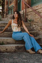 Load image into Gallery viewer, Taylor Vintage Cut Jeans
